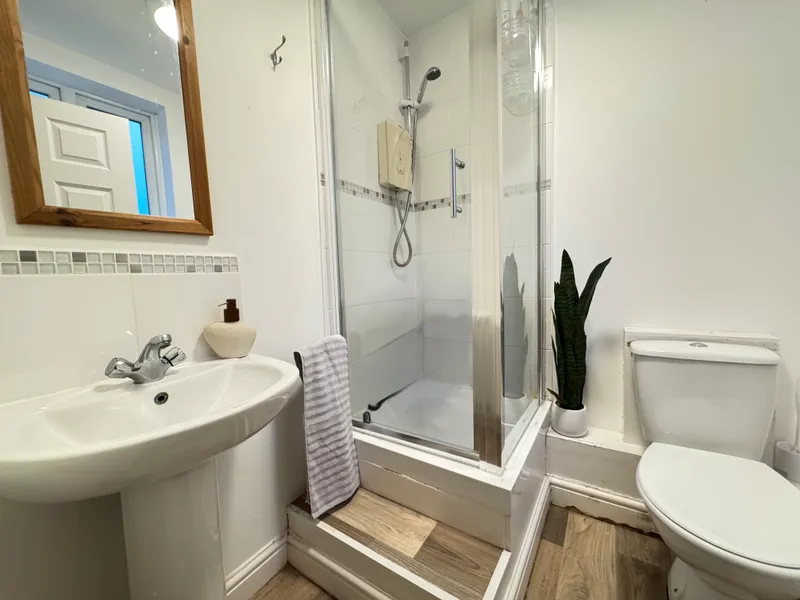 4 bed // 4 Bath // July 2026 - Image 12